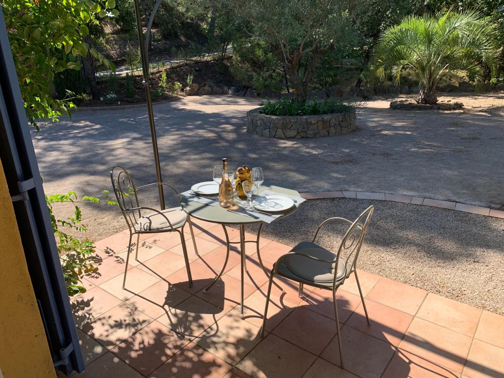 Sous Les Pins Parasols Vidauban Exterior photo