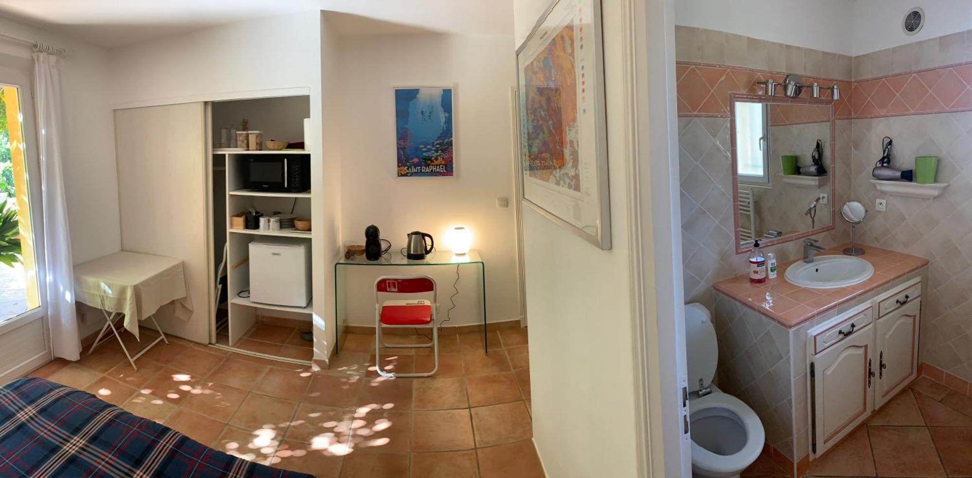 Sous Les Pins Parasols Vidauban Room photo