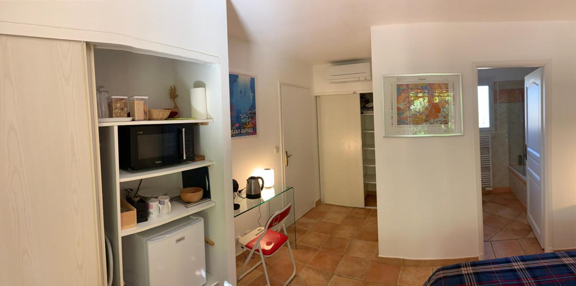 Sous Les Pins Parasols Vidauban Room photo