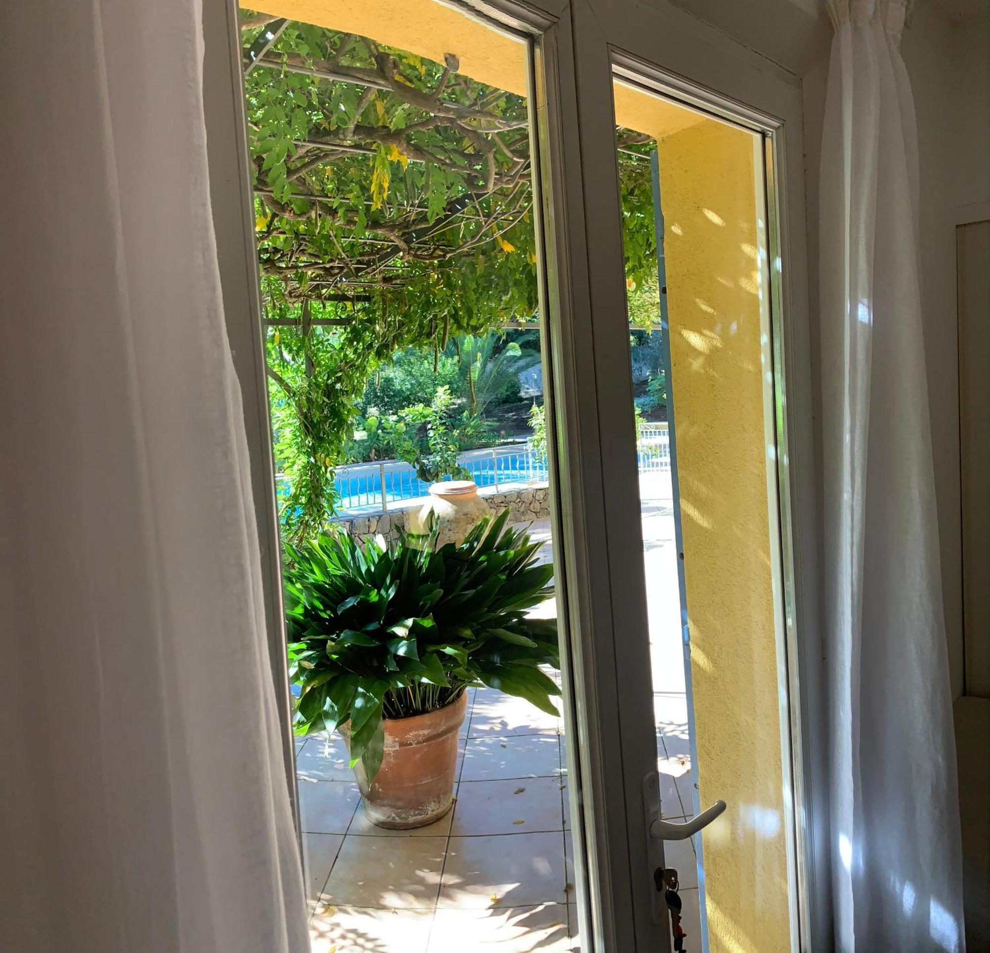 Sous Les Pins Parasols Vidauban Exterior photo