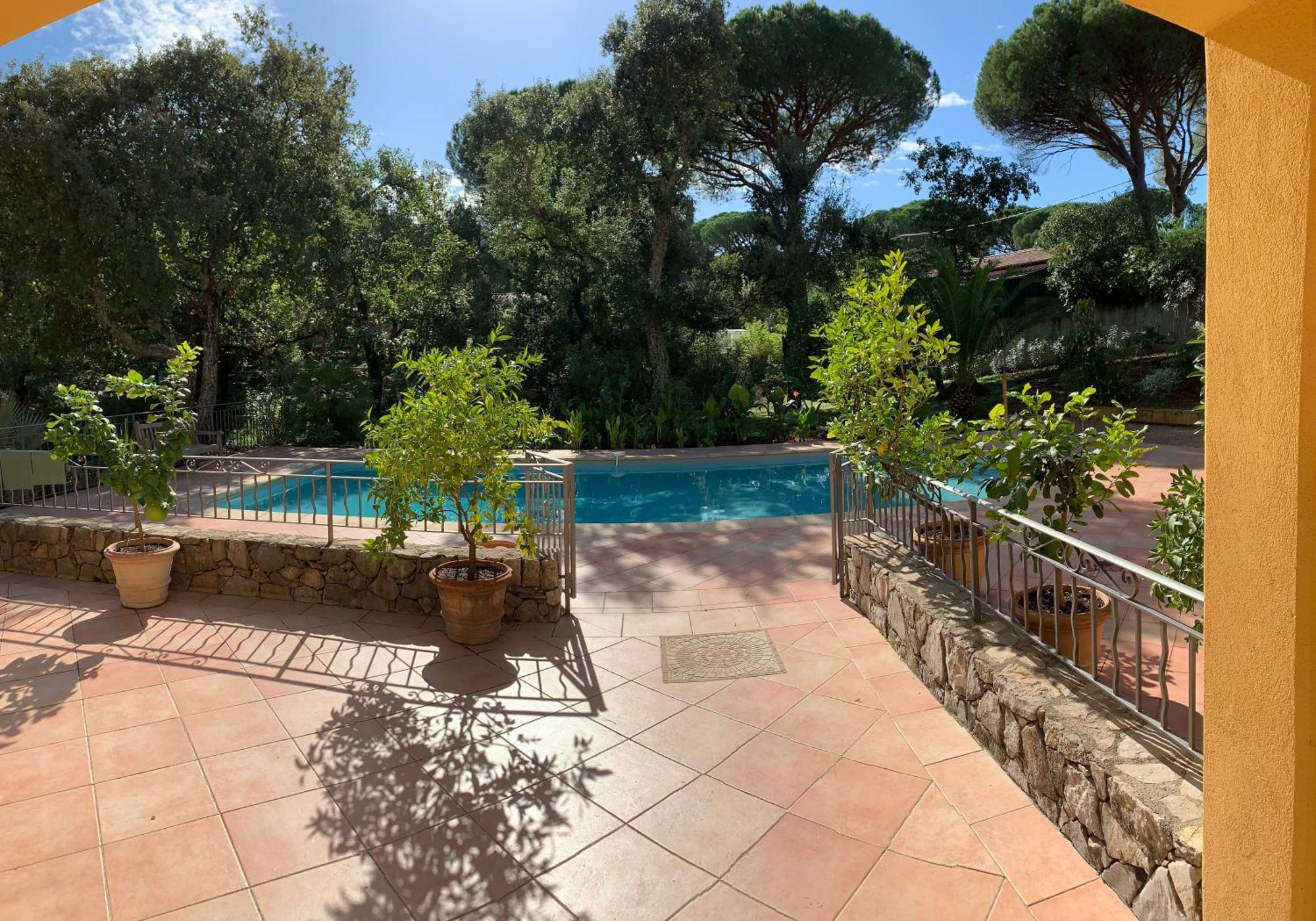 Sous Les Pins Parasols Vidauban Exterior photo