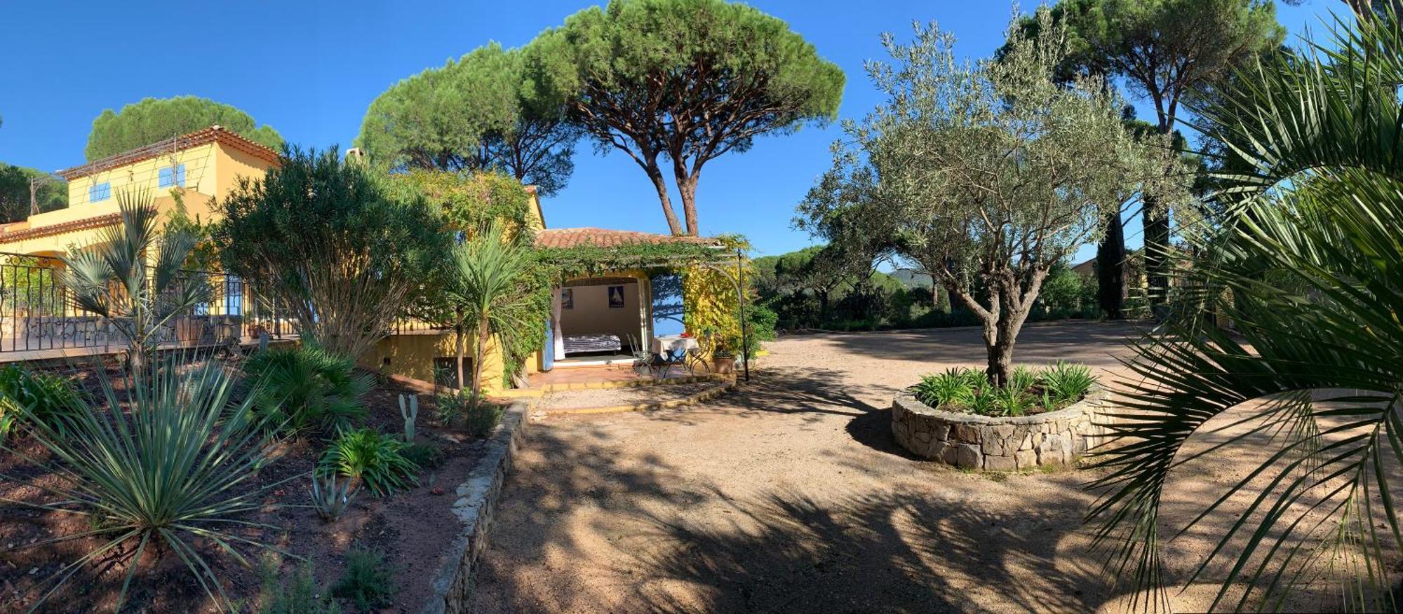 Sous Les Pins Parasols Vidauban Room photo